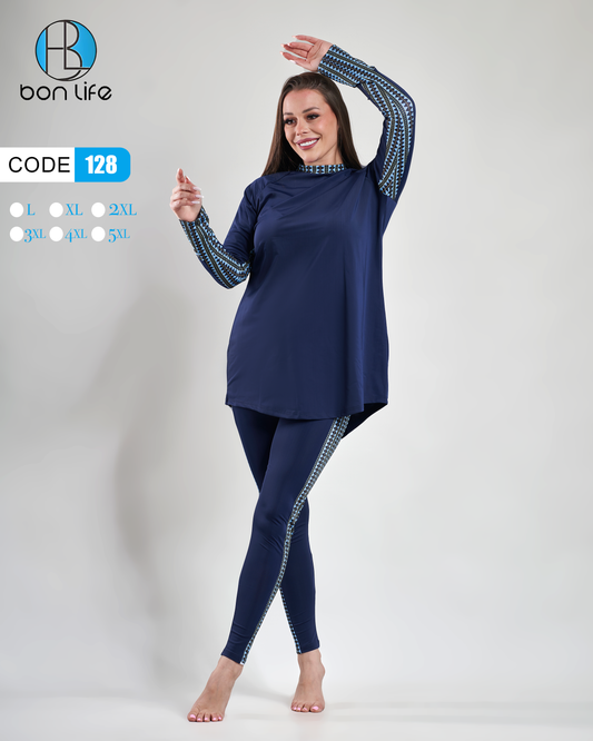 عرض كامل للموديل يوضح تأثير الخطوط الطولية الجانبية في بوركيني Bon Life 128 لمنح مظهر رشيق.