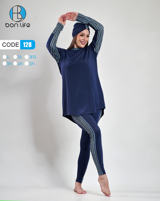 لقطة كاملة للموديل ترتدي مايوه شرعي Bon Life كود 128 باللون الكحلي مع نقشة هندسية على الأكمام.