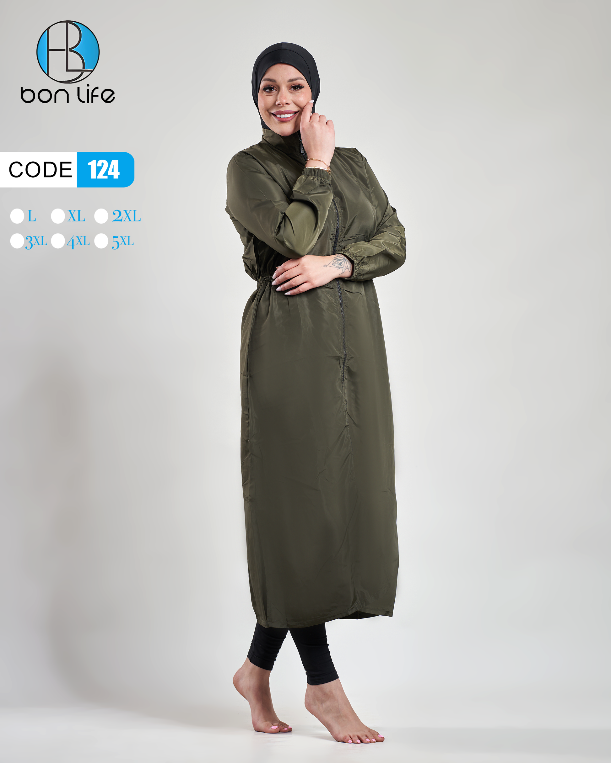 بوركيني حريمي زيتي للمقاسات الخاصة (Plus Size) يوضح الطول الساتر للفستان وتناسقه مع الليجن الأسود.