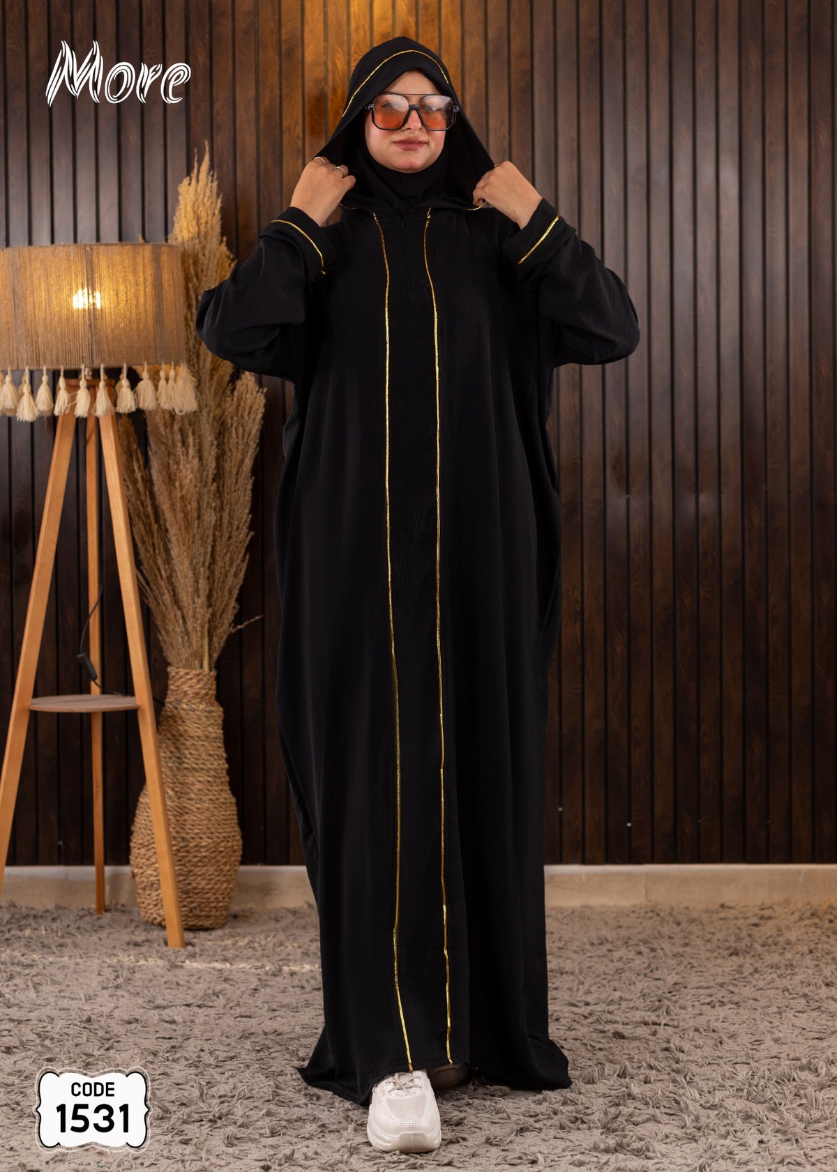 عباية مغربي سوداء بغطاء رأس وتفاصيل ذهبية – كود 1531
